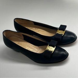 Salvatore Ferragamo Vara Icon Bow Navy Blue Leather Pumps Block Heel Size 8.5 2A